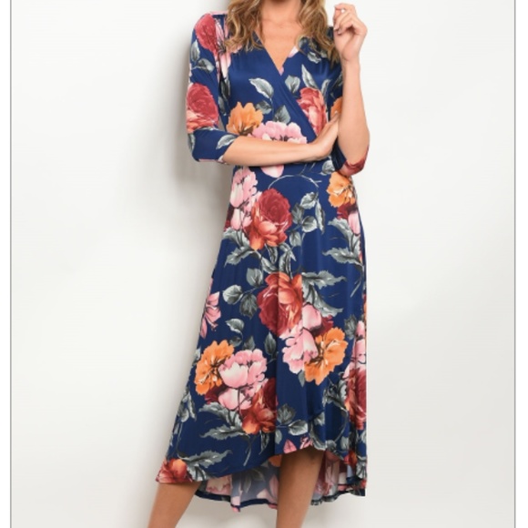 Dresses & Skirts - 🆕 Navy Floral Midi Dress